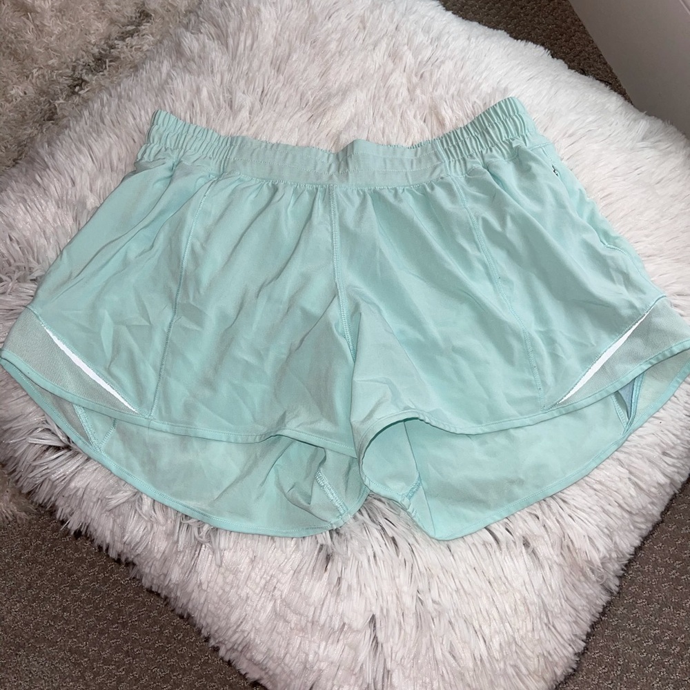 EUC Lululemon Hotty Hot Shorts 4 Inch Size 8